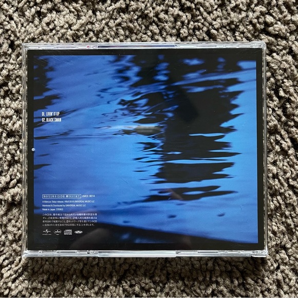 MONSTA X LIVIN’ IT UP - Picture 2 of 3